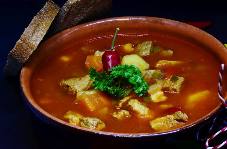 goulash-soup-gb9956dc8f_1920